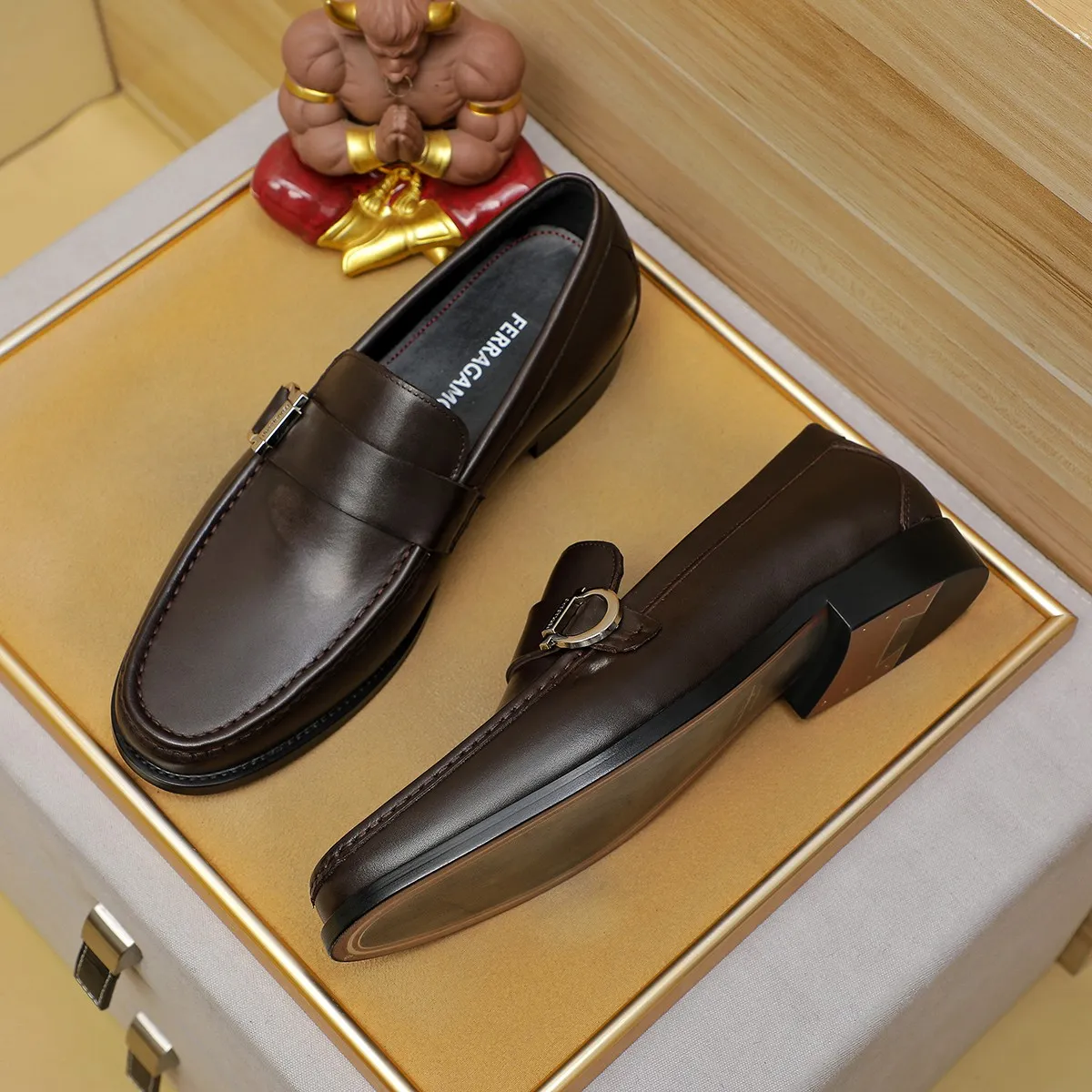 Men's shoes 250 Ferragamo [Ferragamo] top imported suit men's shoes 💯Original copy of the official website, product materials: selected imported embossed calfskin + luxury hardware buckle accessories ~ imported water-dyed cow 🐂 leather lining. Strong three-dimensional visual effect, original combination outsole, multiple colors available😘 Size: 39-44 (38.45.46. Customized)